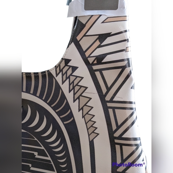 NEW Designed in NY by Sharif Shoulder Bag comes with dust bag. - Picture 3 of 7